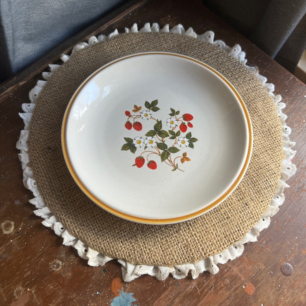 Strawberries 'n Cream Stoneware Collection Bread Plates Japan Lot of 2 Slop Edge